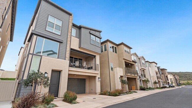 Building Photo - 15681 Rennyson Way