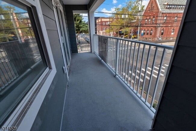 Building Photo - 862 E Jersey St