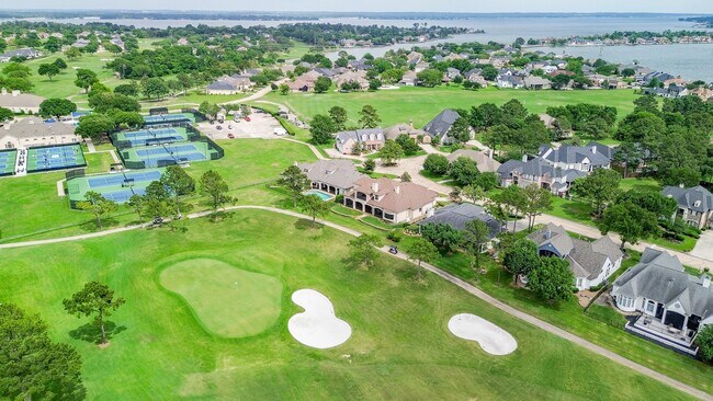 Building Photo - 241 Blue Hill Dr