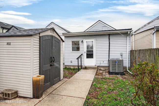 Building Photo - 508 Lilly Ave