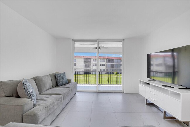 Building Photo - 8911 S Hollybrook Blvd