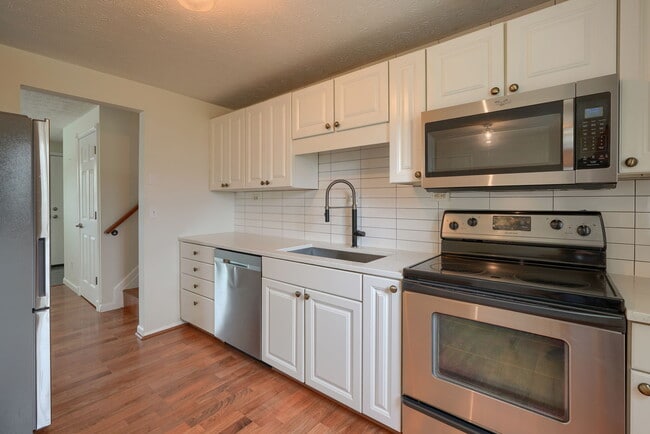 Building Photo - 651 Dovalon Pl
