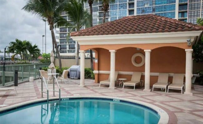 Building Photo - 2069 S Ocean Dr