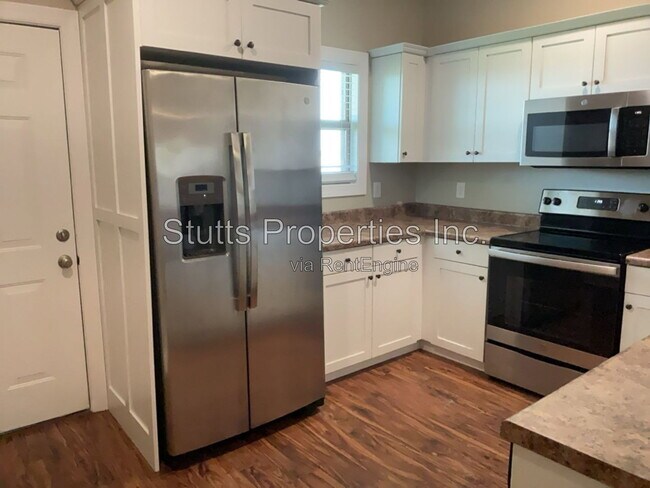 Building Photo - 145 Bruin Dr