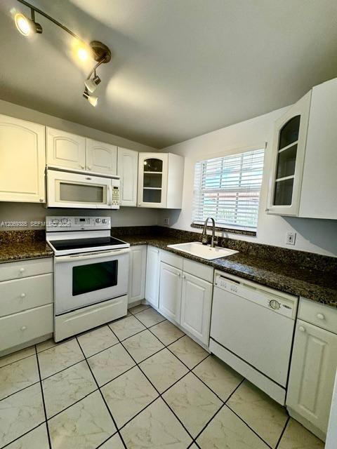 Building Photo - 610 Tennis Club Dr