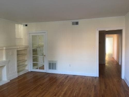 Building Photo - 3725 W Eastwood Ave