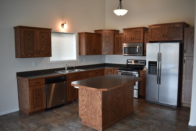 Building Photo - 3 Bed 3 Bath Single Family Home