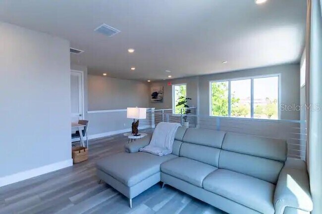 Building Photo - 7740 Sandy Ridge Dr