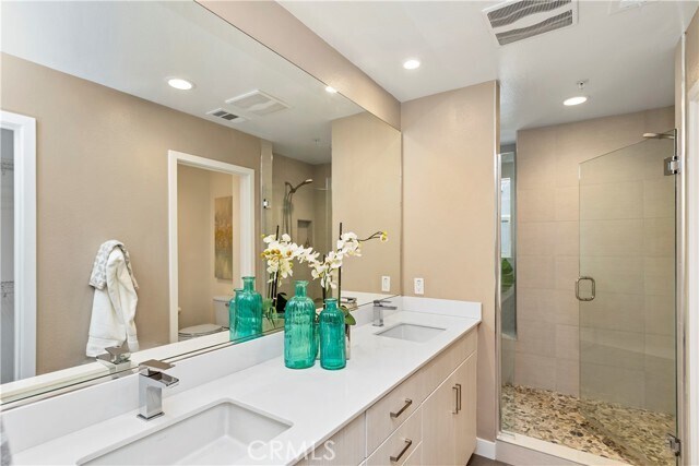 Building Photo - 231 Elm Ave