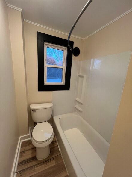 Bathroom - 4 Palmer St