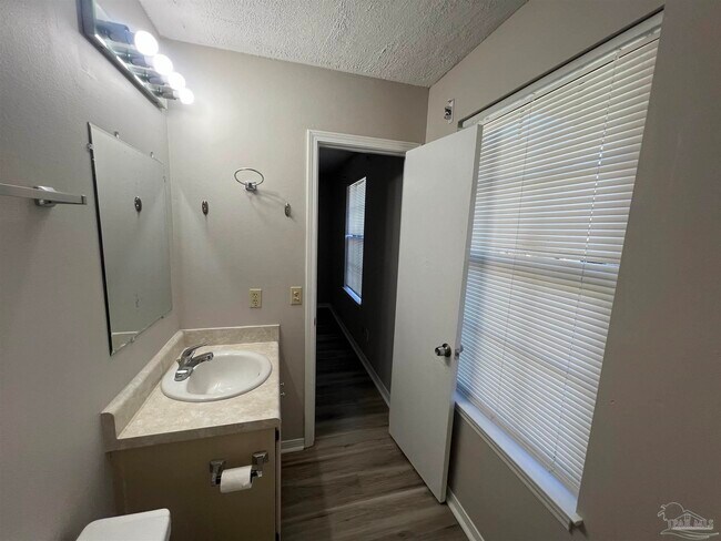 Building Photo - 842 Amberway Dr
