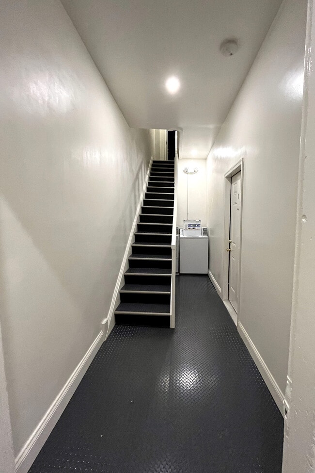 Building Photo - 116 N Queen St