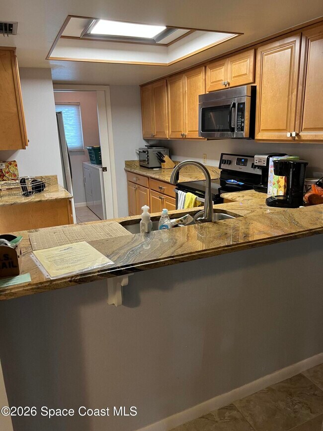 Building Photo - 8494 Ridgewood Ave