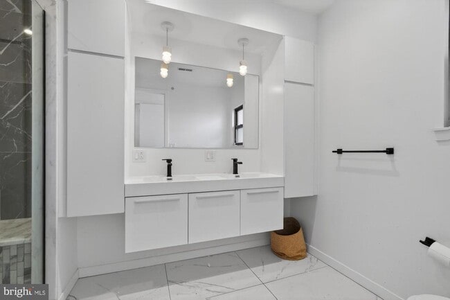 Building Photo - 3336 Salmon St