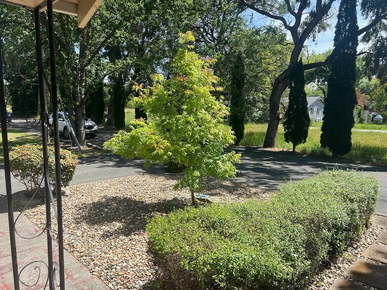 Building Photo - 1219 Burbank Ave