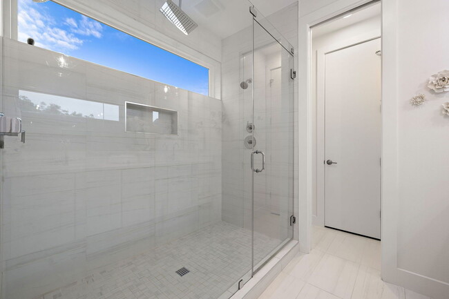 Building Photo - 1310 Choquette Dr