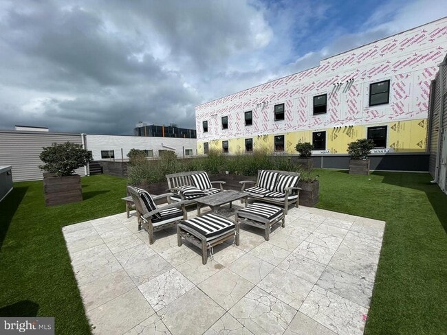 Building Photo - 4217 Chestnut St