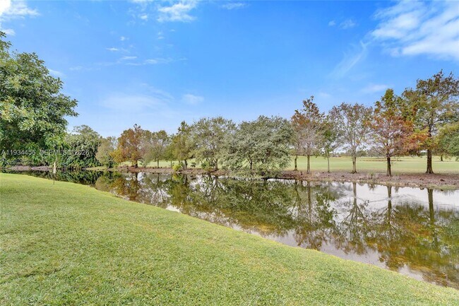 Building Photo - 457 Vista Isles Dr