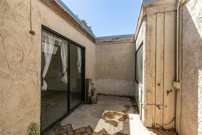 Building Photo - 3452 Pino Cir