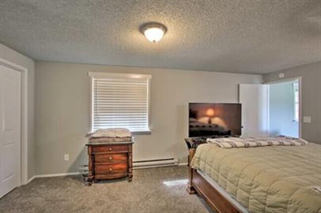 Building Photo - 8413-8417 Penny Lane