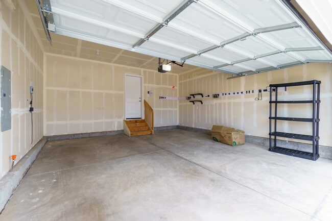 Building Photo - 6736 Skuna Dr