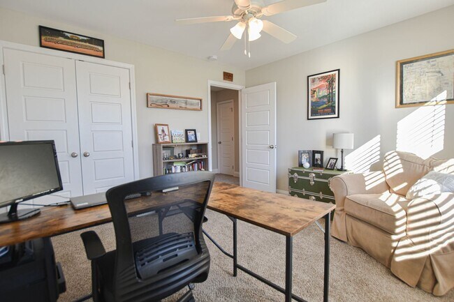 Building Photo - Pet Friendly Four Bedroom!