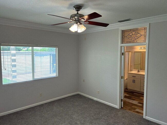 Building Photo - 228 Halley Glen Dr