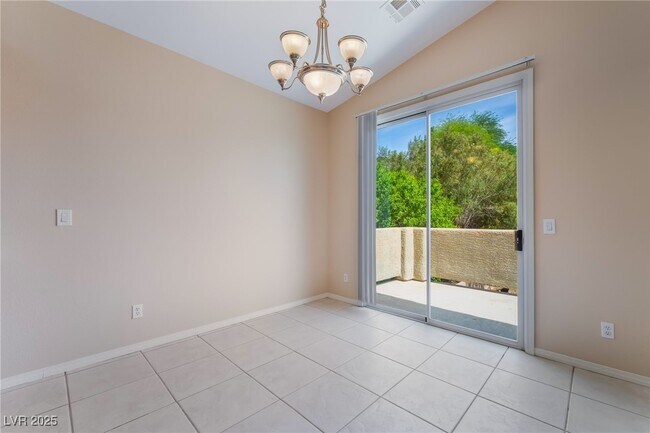 Building Photo - 5086 Echo Shire Ave