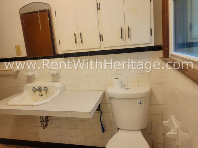 Building Photo - GRAMPA'S BUNGELOW - AWESOME BRICK RANCH WITH FULL UNFINISHED BASEMENT / GREAT LOCATION
