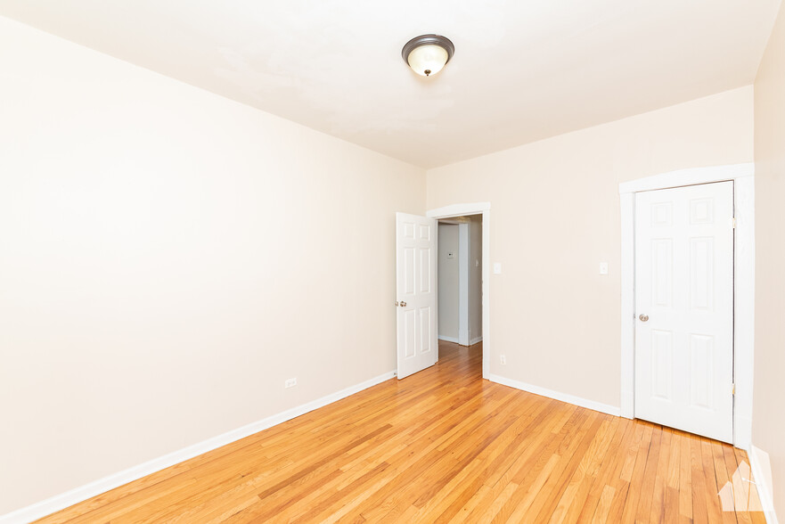 Building Photo - 4451 N Hamlin Ave