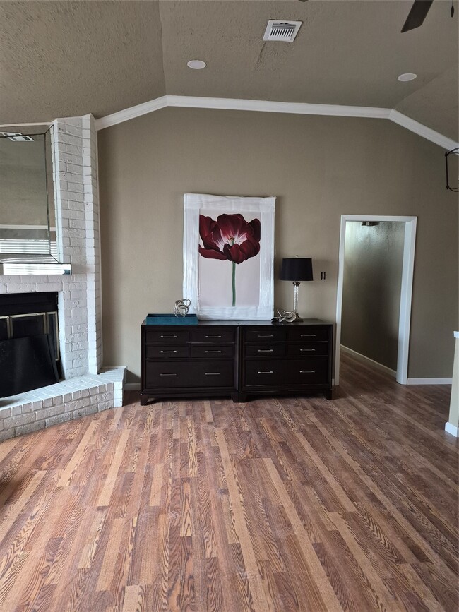 Building Photo - 1022 Manorglen Dr