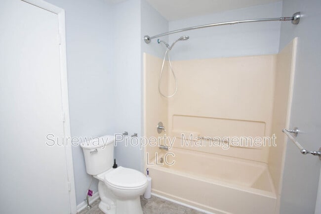 Building Photo - 12 Grant Ln