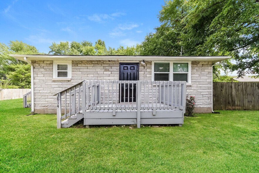 Building Photo - 3814 Franklin St