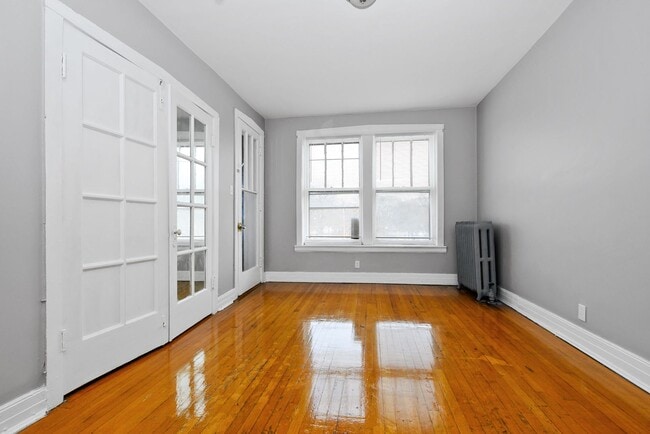 Interior Photo - 6516 S Stony Island Ave