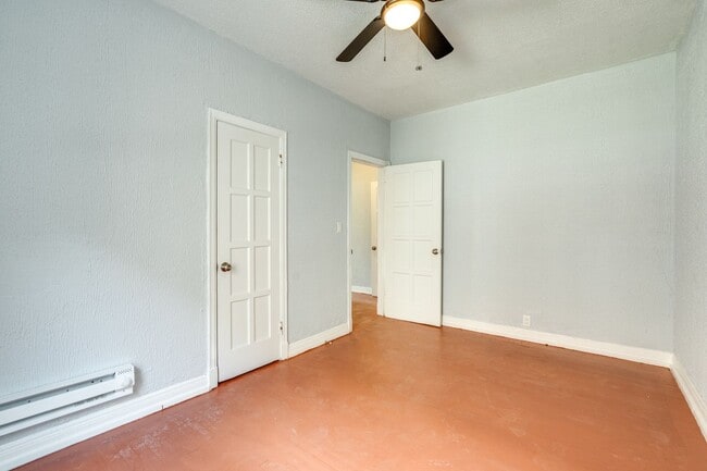 Building Photo - 2840 S Moreland Blvd