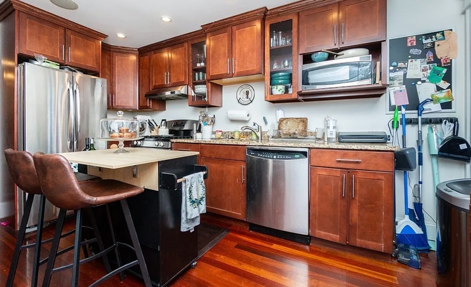 Building Photo - 632 E Broadway