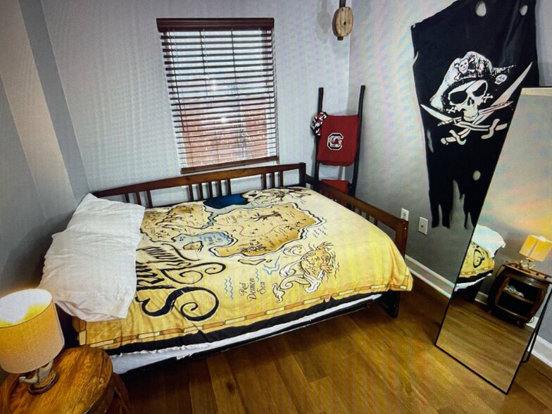 Building Photo - 2002 Greene St