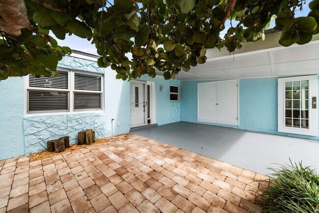 Building Photo - 44 Aqua Ra Dr