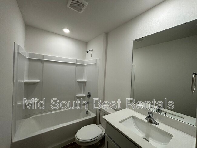 Building Photo - 6416 Newark Dr