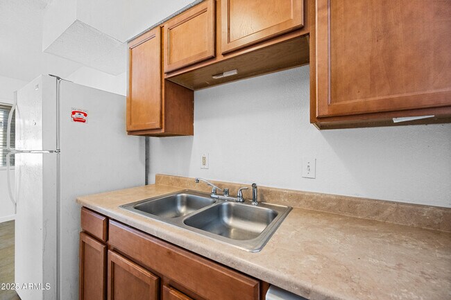 Building Photo - 1518 W Colter St