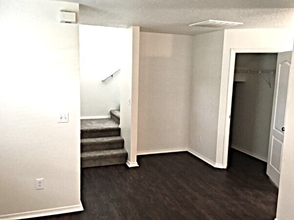 Building Photo - 9707 W Brogan Dr