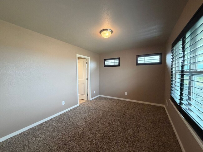 Building Photo - 3611 S Perth Cir