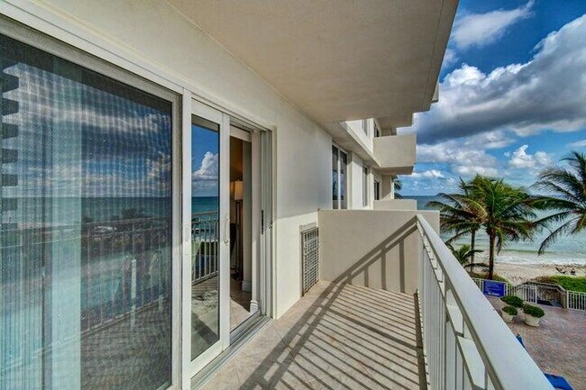 Building Photo - 3221 S Ocean Blvd