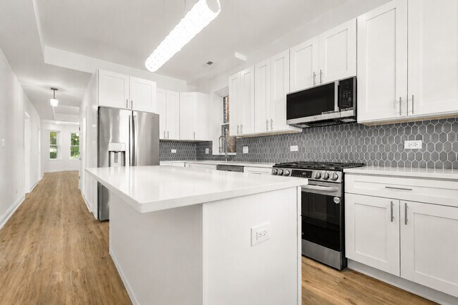Building Photo - 4751 W Monroe St