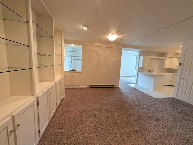 Building Photo - 1000 Fountain Terrace Dr