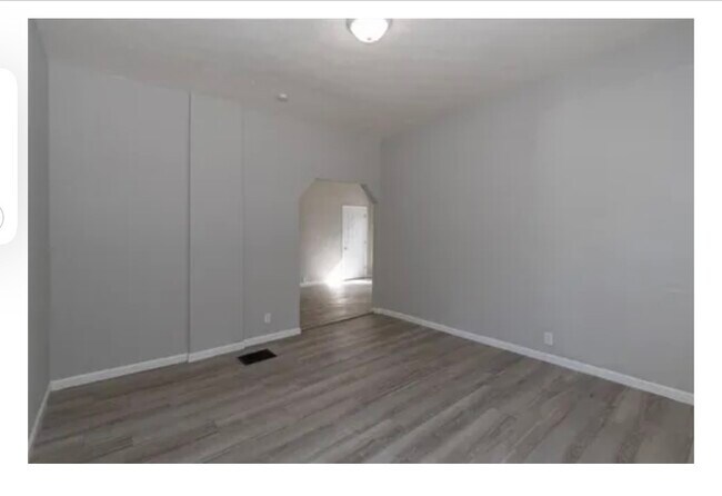 Building Photo - 1033 N Belmont Ave