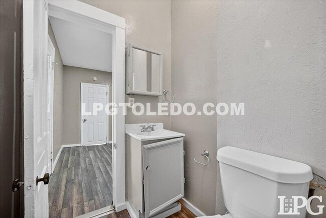 Building Photo - 3905 Peru St