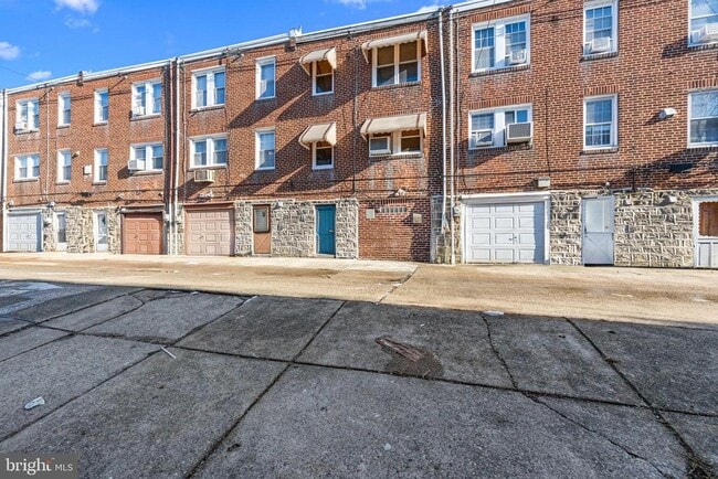 Building Photo - 4313 Teesdale St