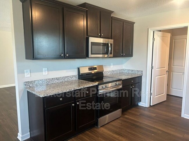 Building Photo - 6379 Sandy Bottom Dr