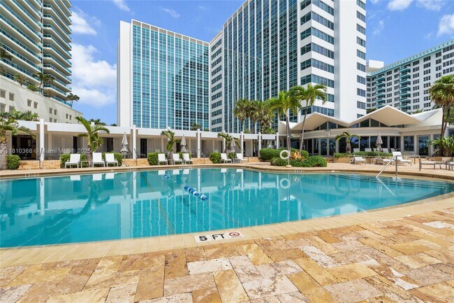 Building Photo - 5055 Collins Ave